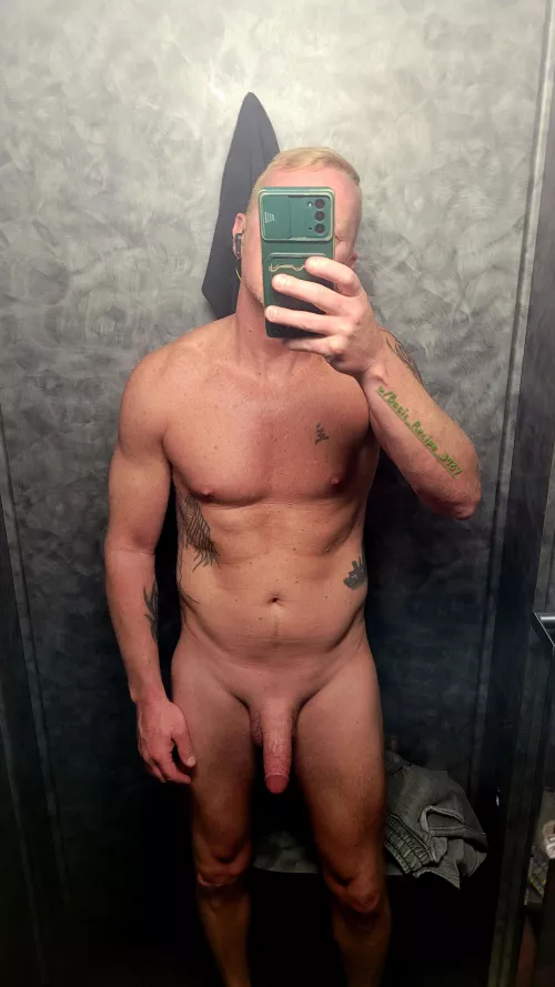 [42] Trying to find the perfect (f) workout buddy.