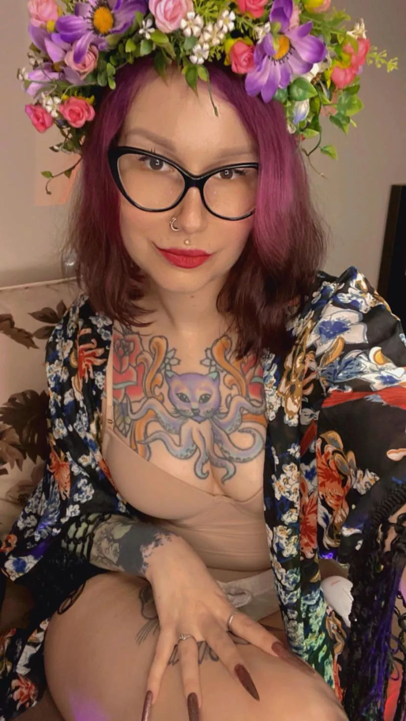 Angels look, devil's hook https://chaturbate.com/amanita__pantherina/