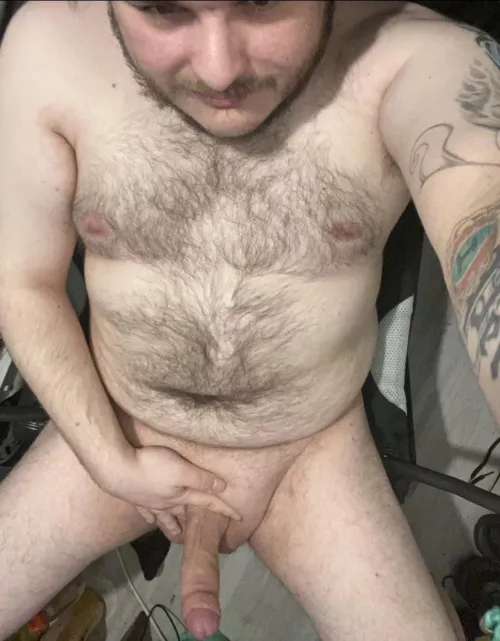 Any ladies wanna come take a seat on a thicc hairy dude?