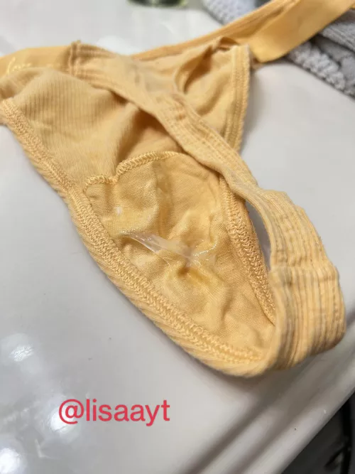 Anyone can lick my pussy its very wet now