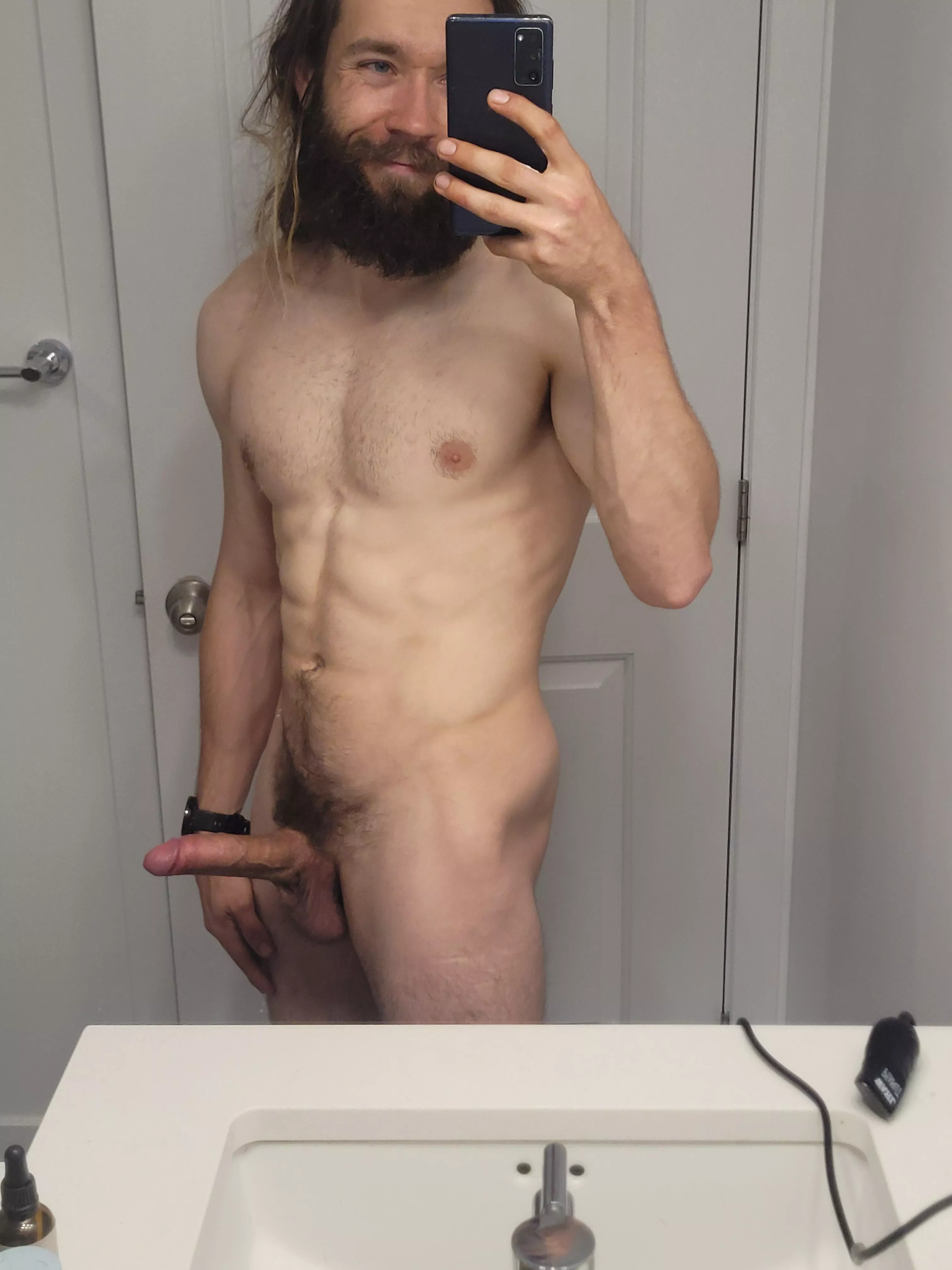 Beards getting a little crazy 😳