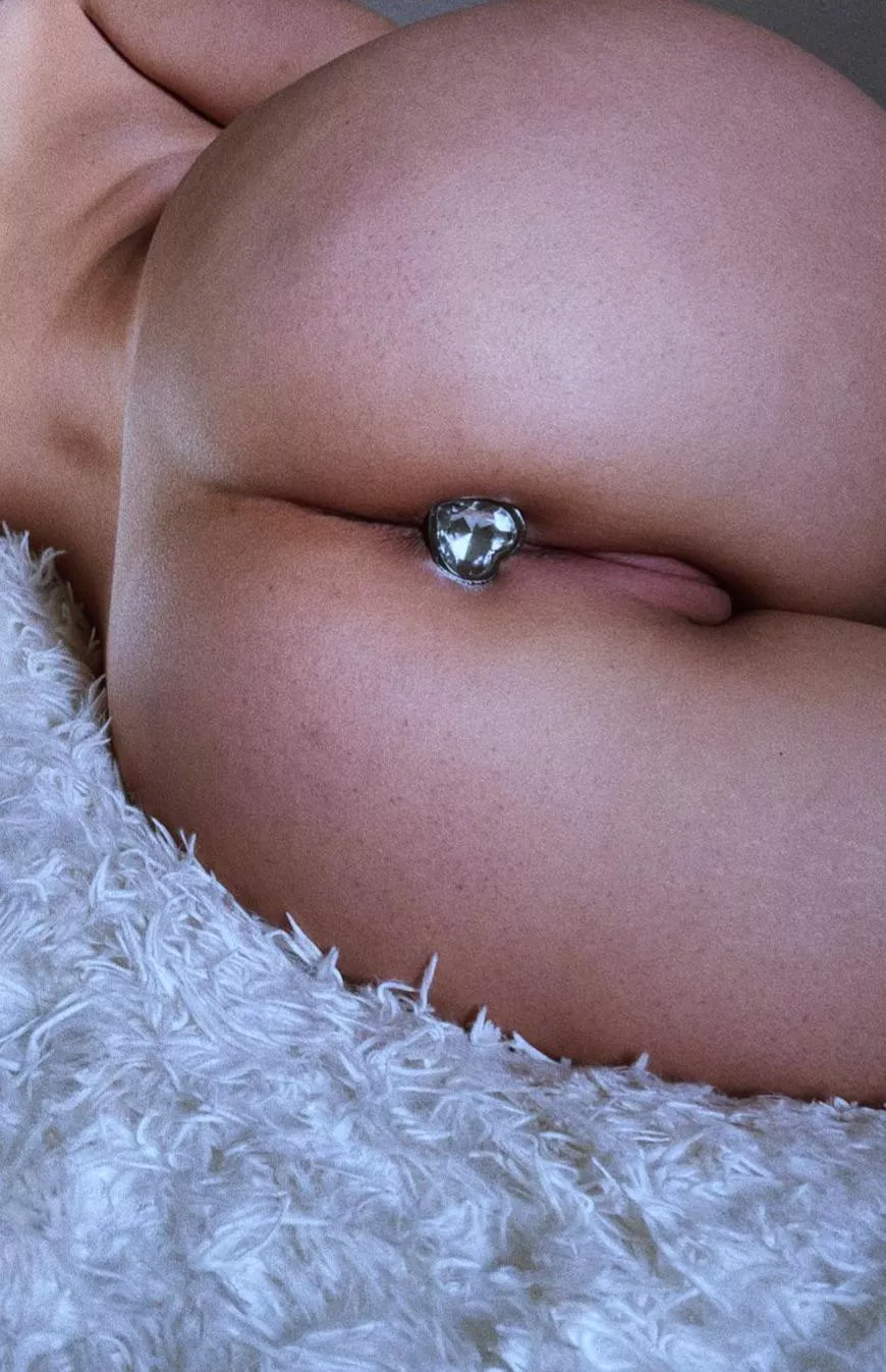 Can I lay like that while you eat my pussy?