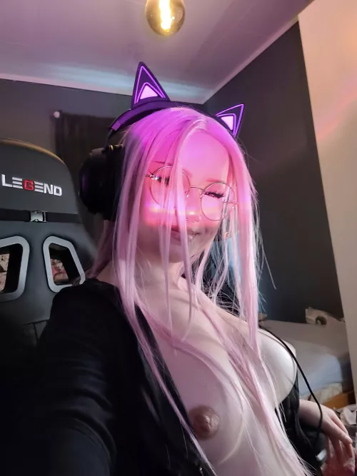 Cute face, but I'm starving for cock