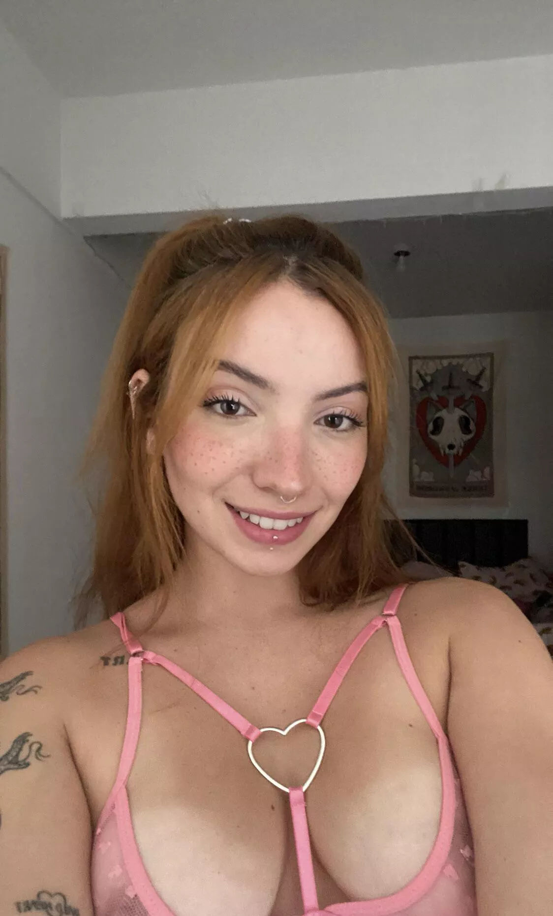 Do I look good on pink yes or no [f]