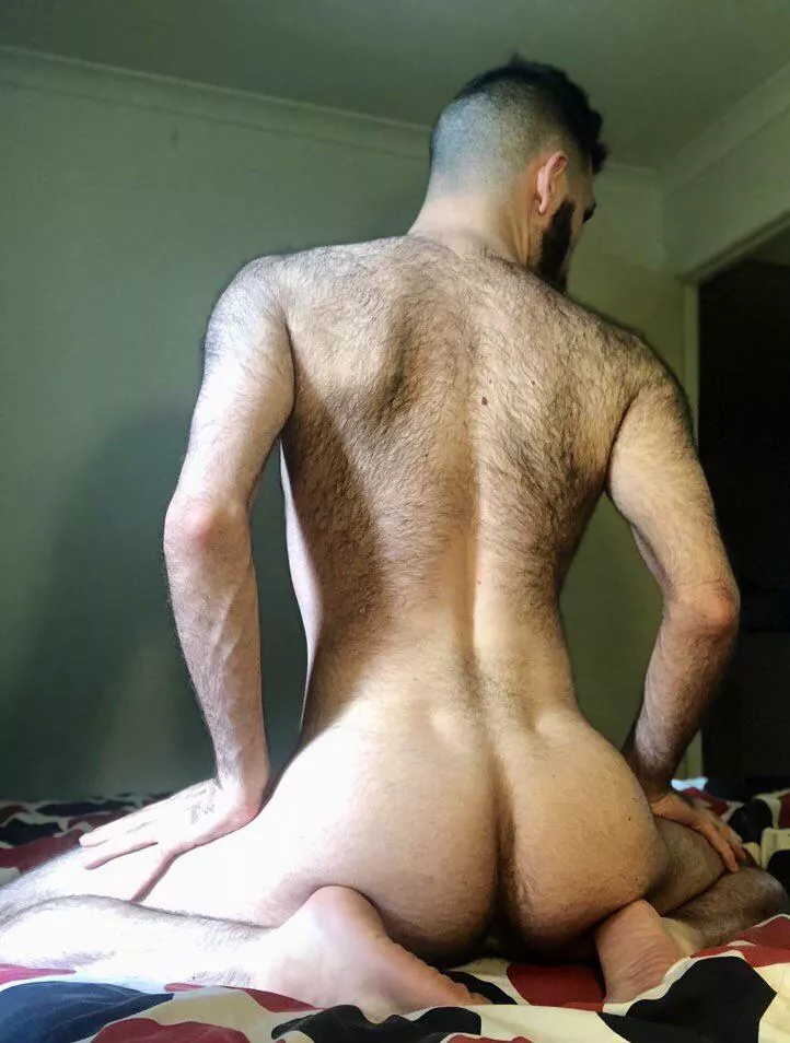 Hairy otter butt