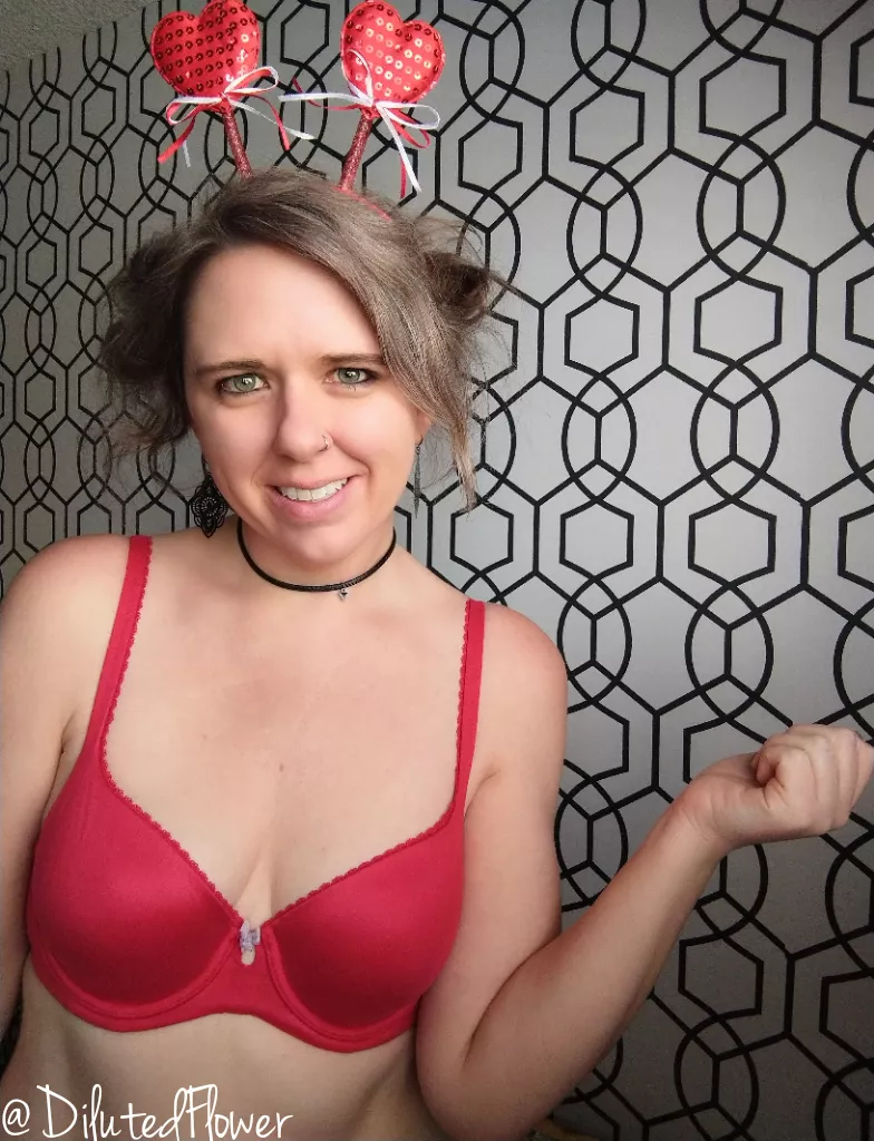 Hope everyone is having a lovely Thursday! [F]