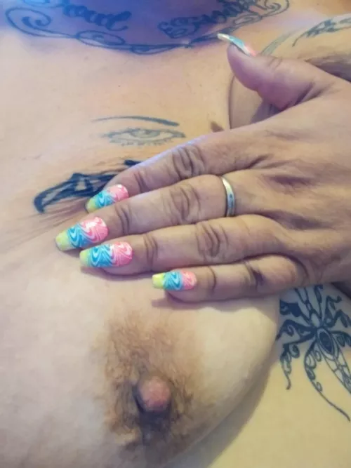 I do my own nails😘