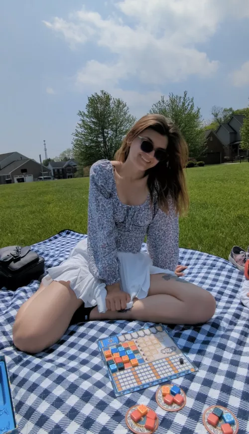 Let's go on a picnic and play board games! [F]