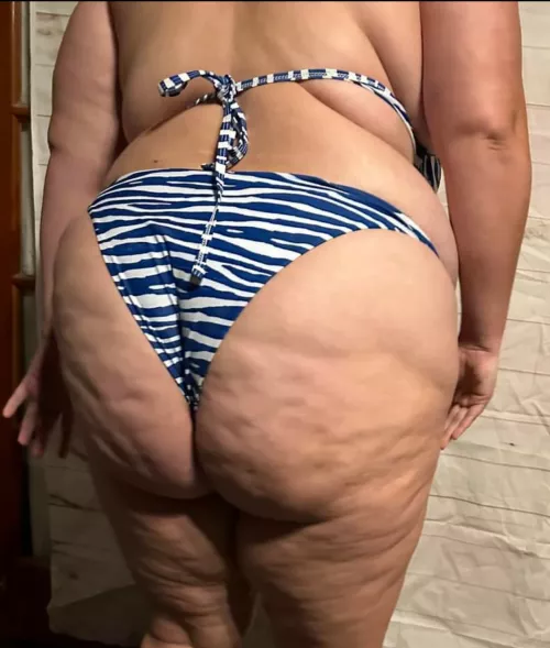 Love feeling all the eyes on my ass when I wear this! 😍