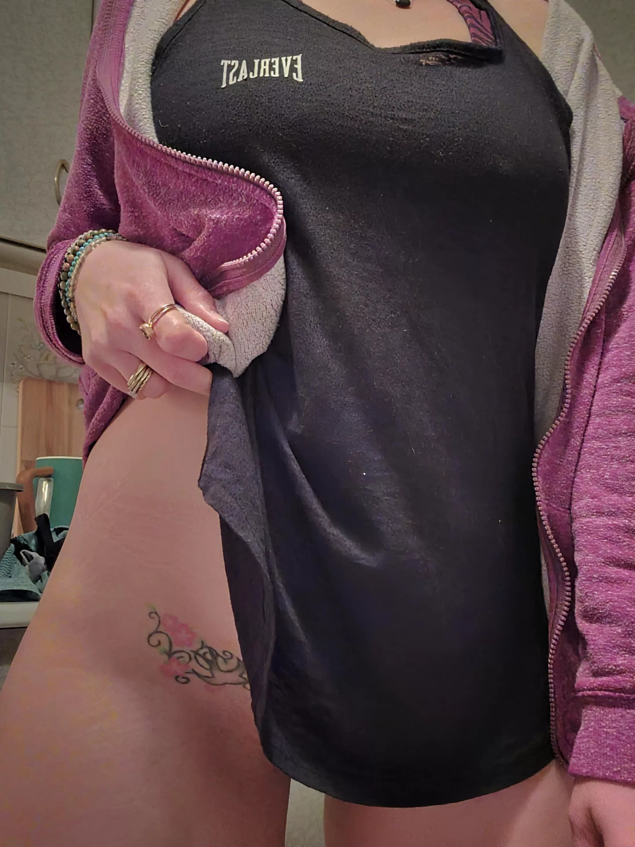 Naughty wives are on fire after the gym, are you going to stoke it?