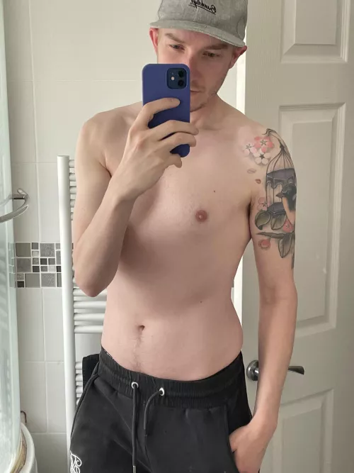 So I recently joined a gym, feeling more positive about topless selfies again 😀