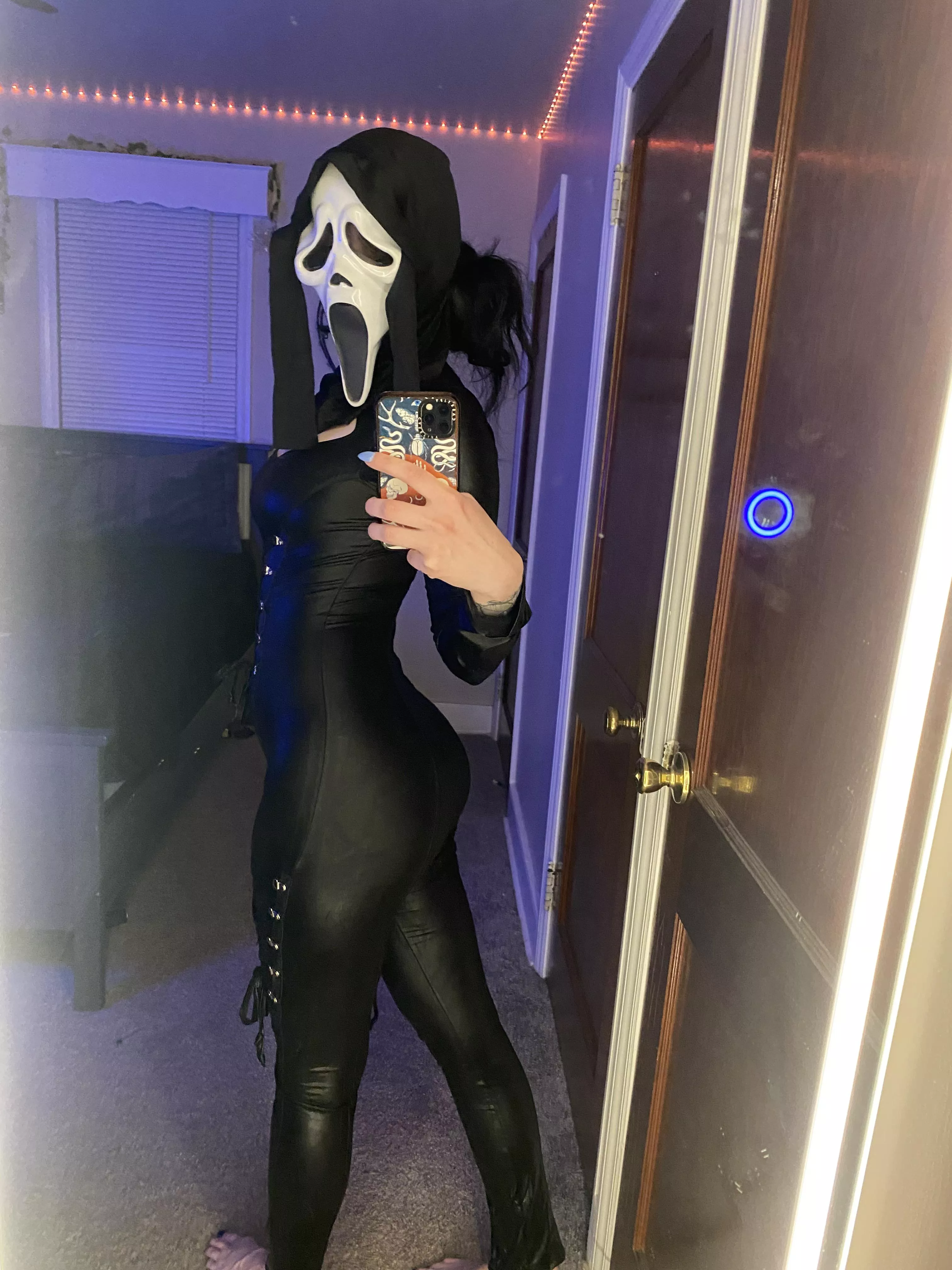 Whats you favorite scary movie?