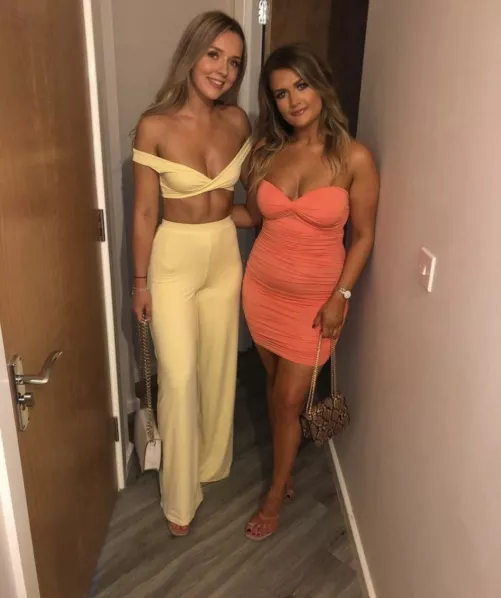 Yellow 💛 or Orange 🧡