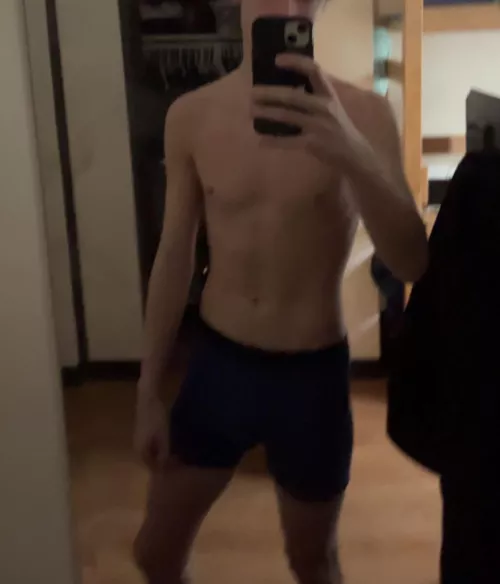 19 M looking for guys to talk to (daddies++)(jocks++)(face+++)