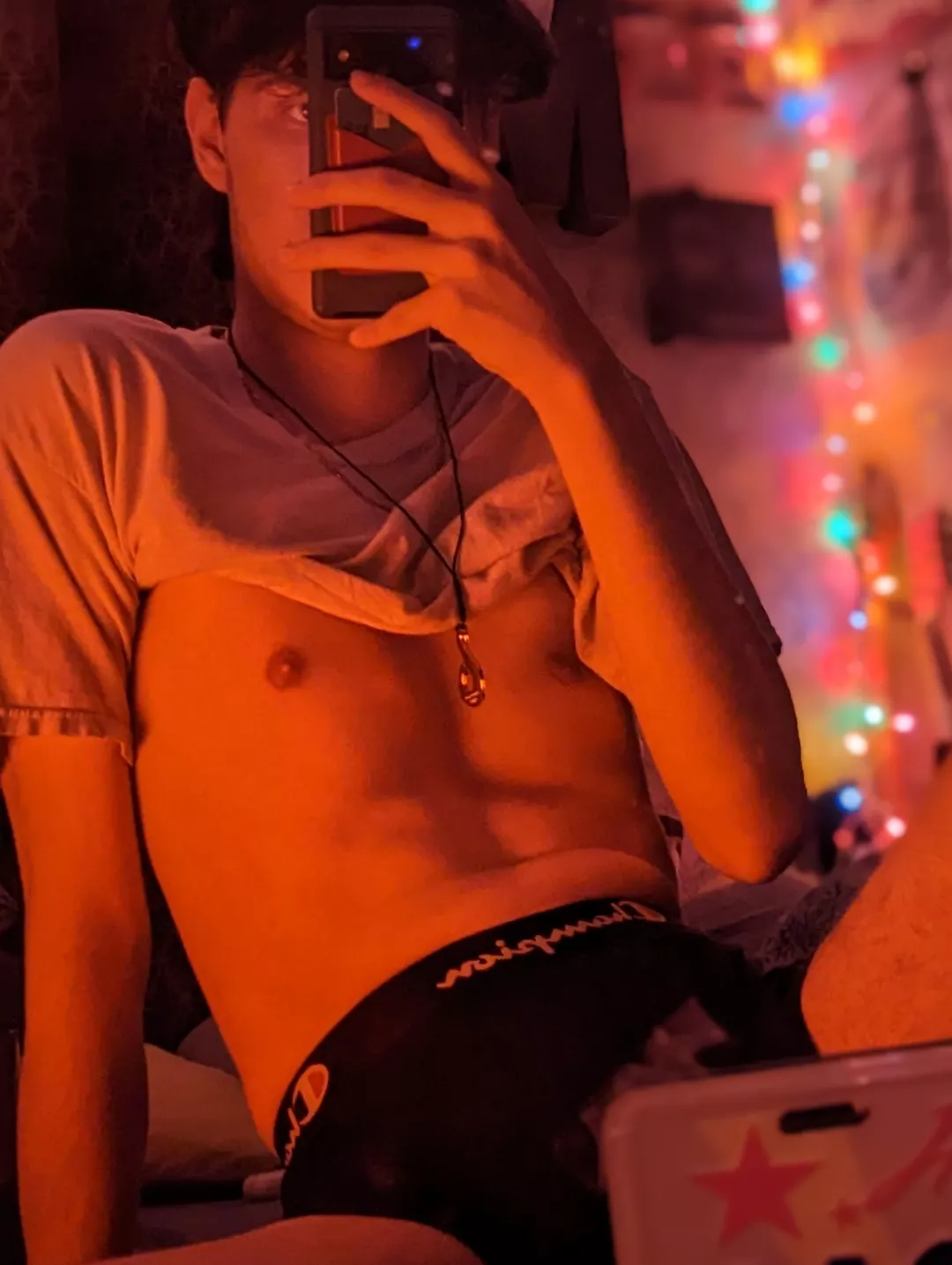 20 male hung looking for a cheating slut to slut out hmu to be dominated..let's sneak around your bf back