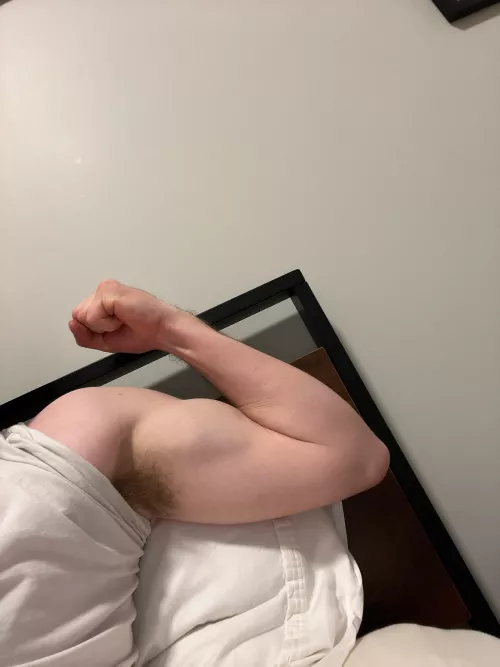 21 8in gym frat bro. Masc. Looking for other verbal fit bros to jerk with @james_quint23