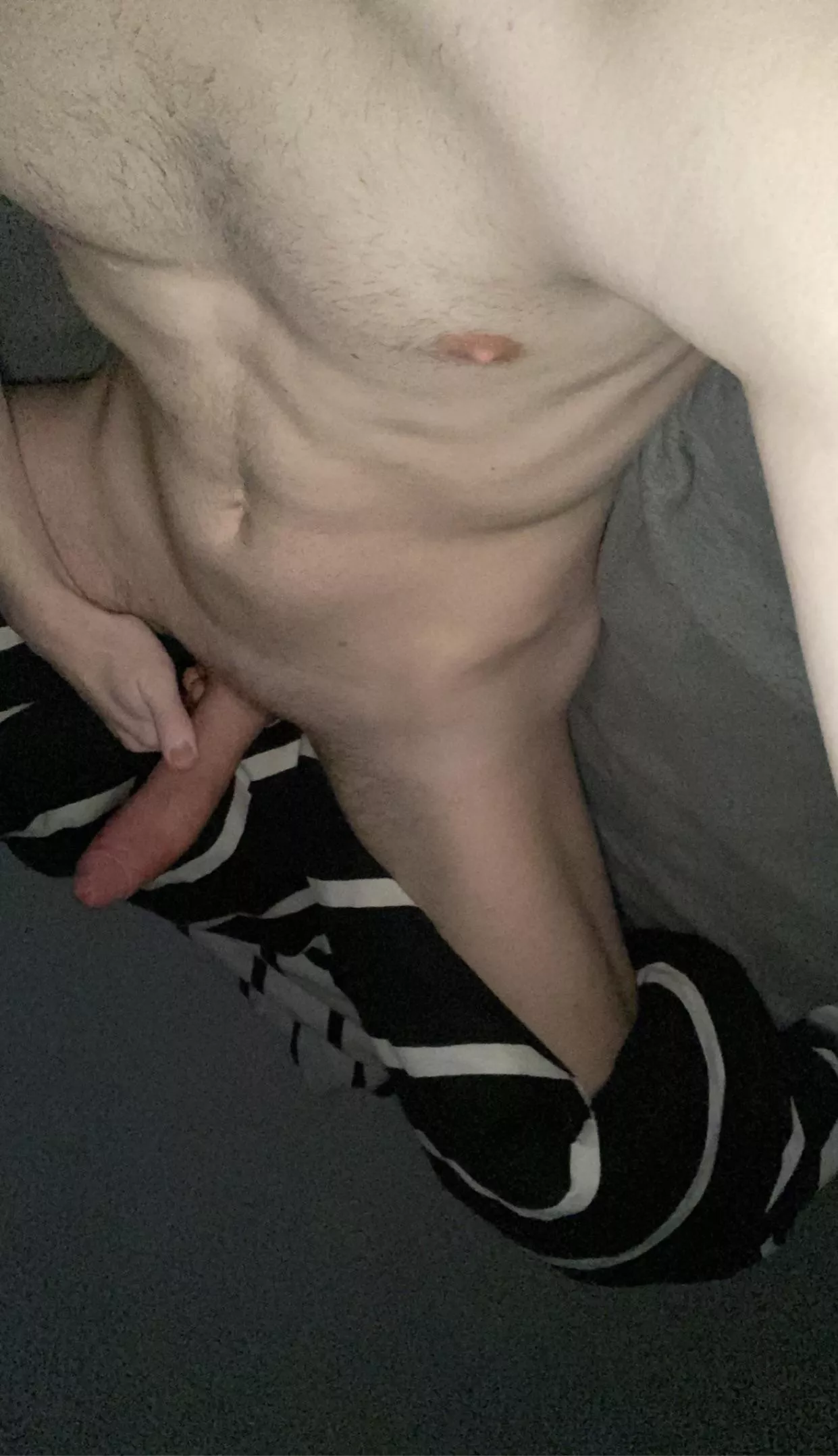 22 hot swimmer, looking for pretty boys who show face @ hungsw1mmerr