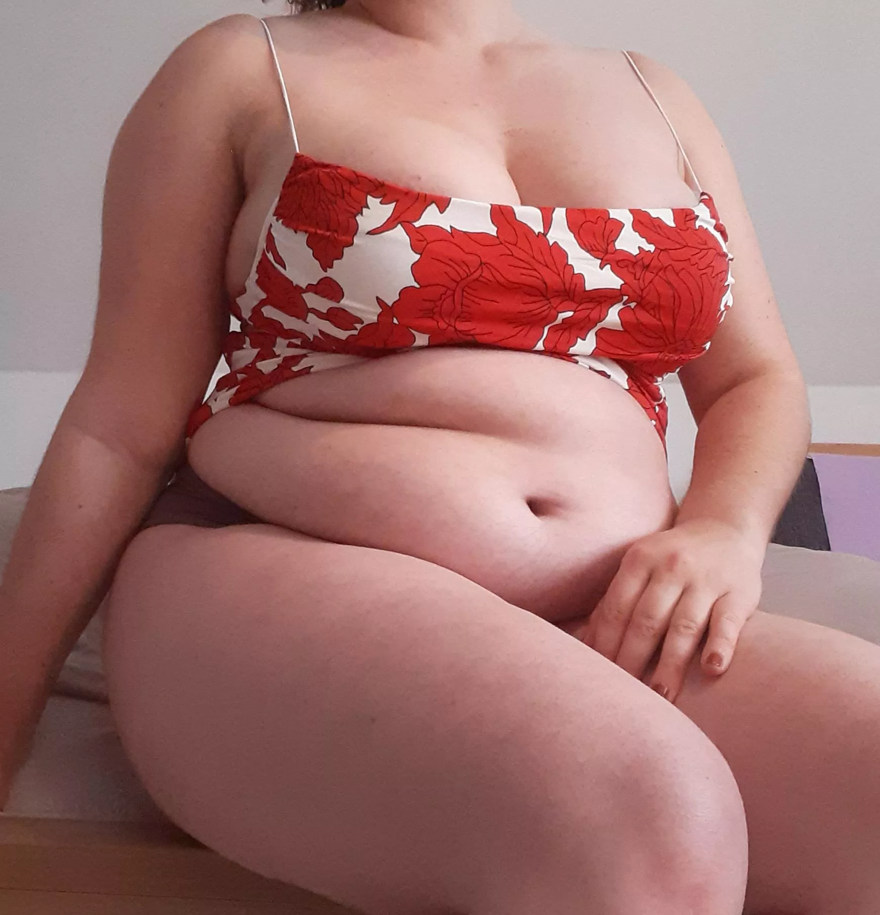 Anyone like cumming on belly rolls?