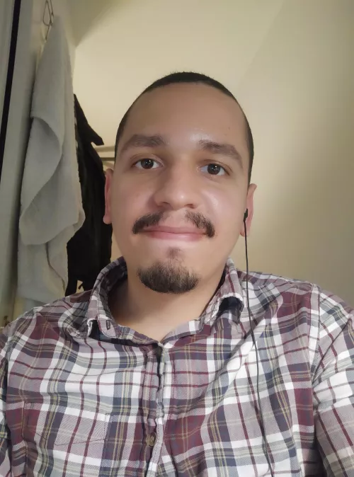 Anyone wanna play league w a terrible player?