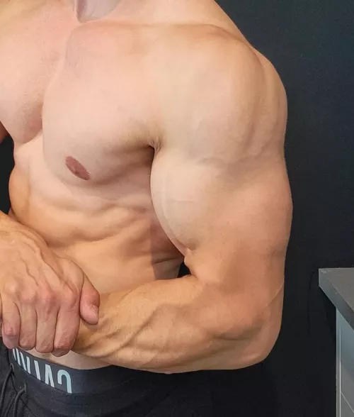 Are you more bicep or forearm 😏 ?