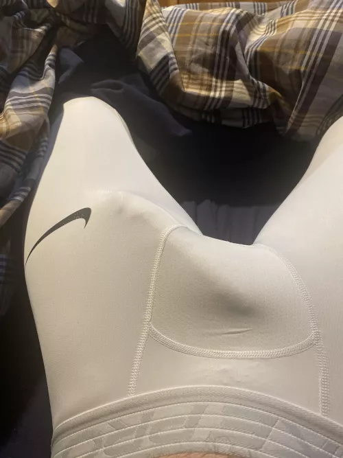 Big cocks look so good in tights