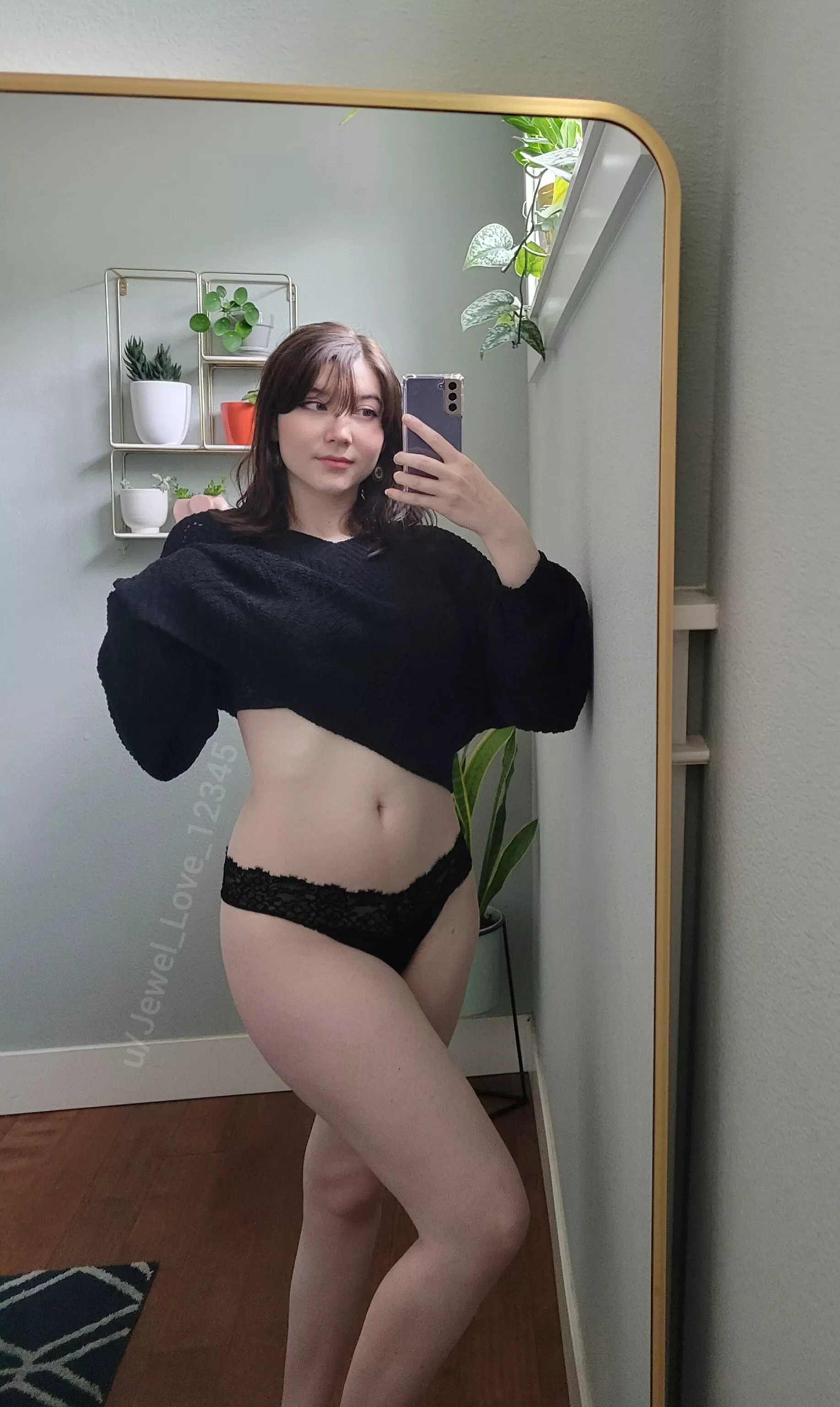 Do you like girls with thick hips?