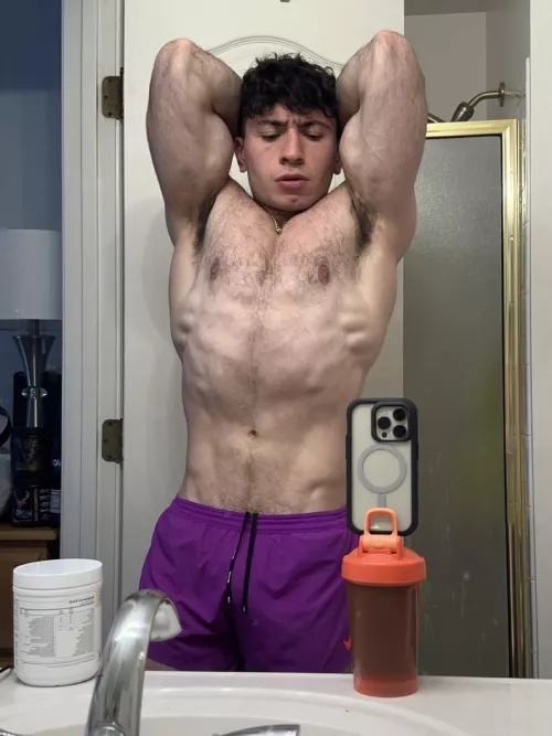 Get addicted to the scent of my musk after a workout 💦🤤