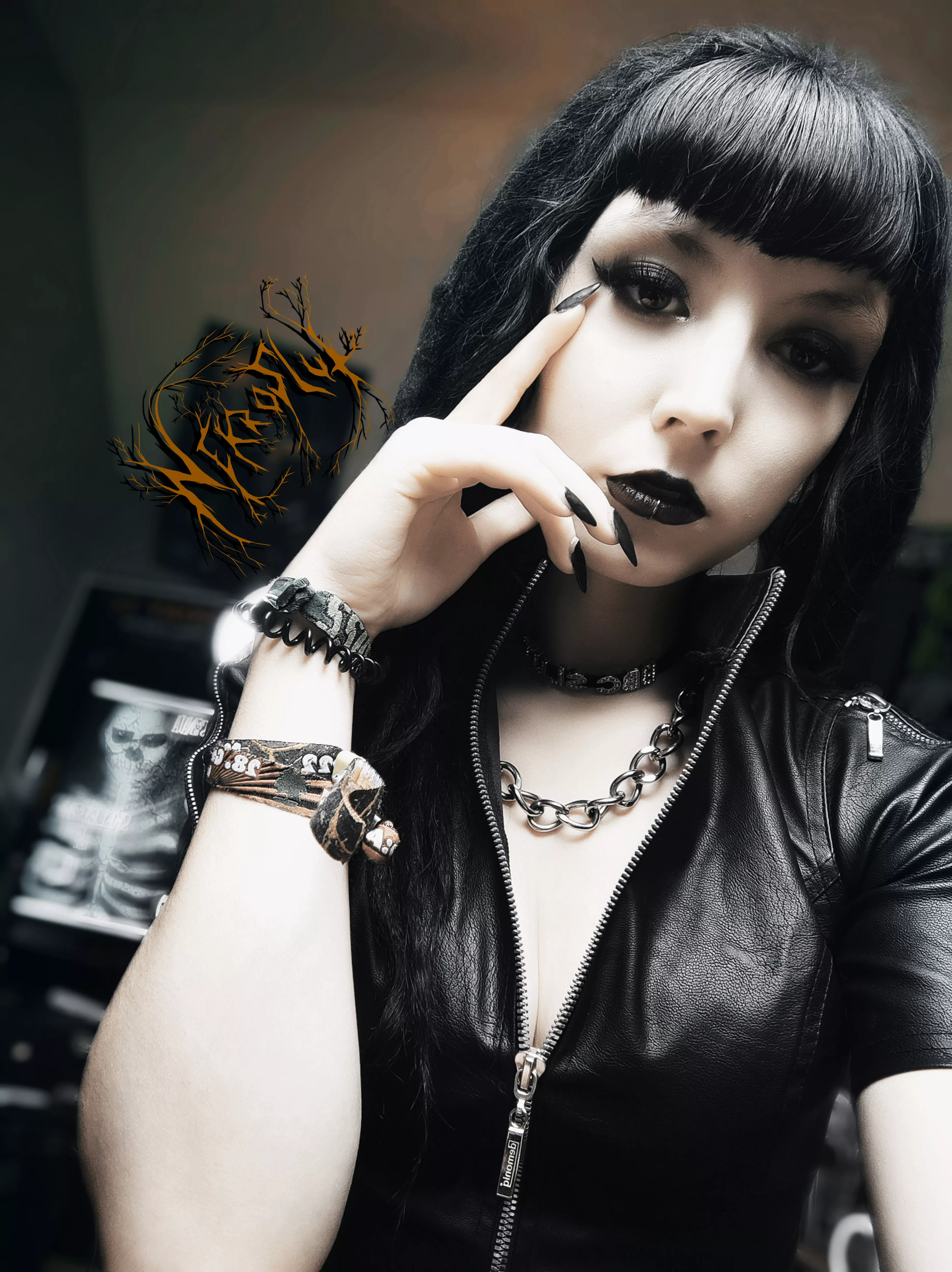 Goth bimbo potential?