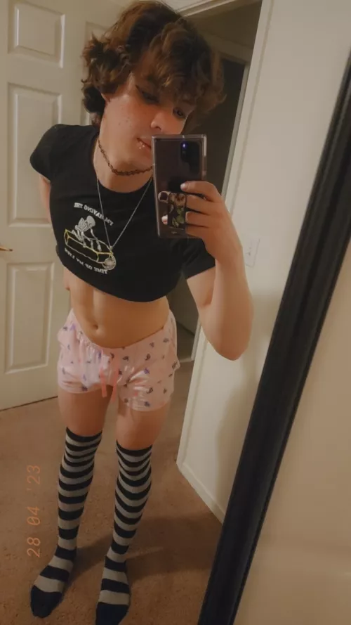 Happy Femboy Friday 😘