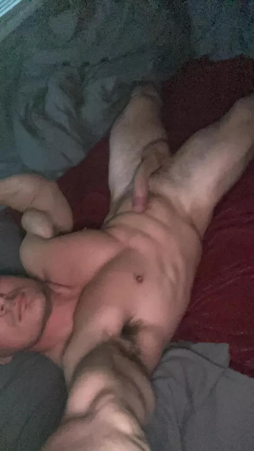 Happy Friday! Let’s watch tv in bed ?