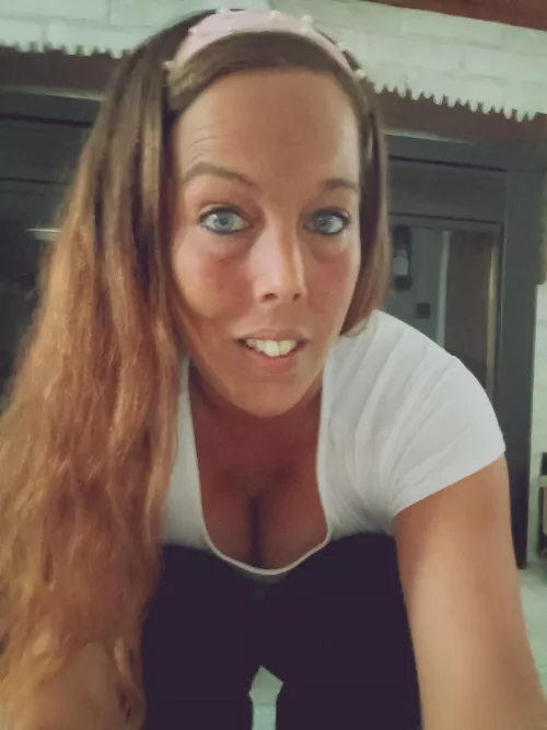 Housewife downtime...