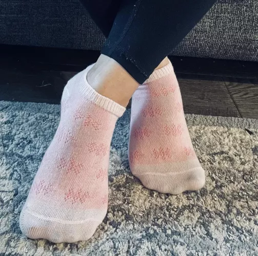 I bet your cock is longer than my feet 🍆😏❤️