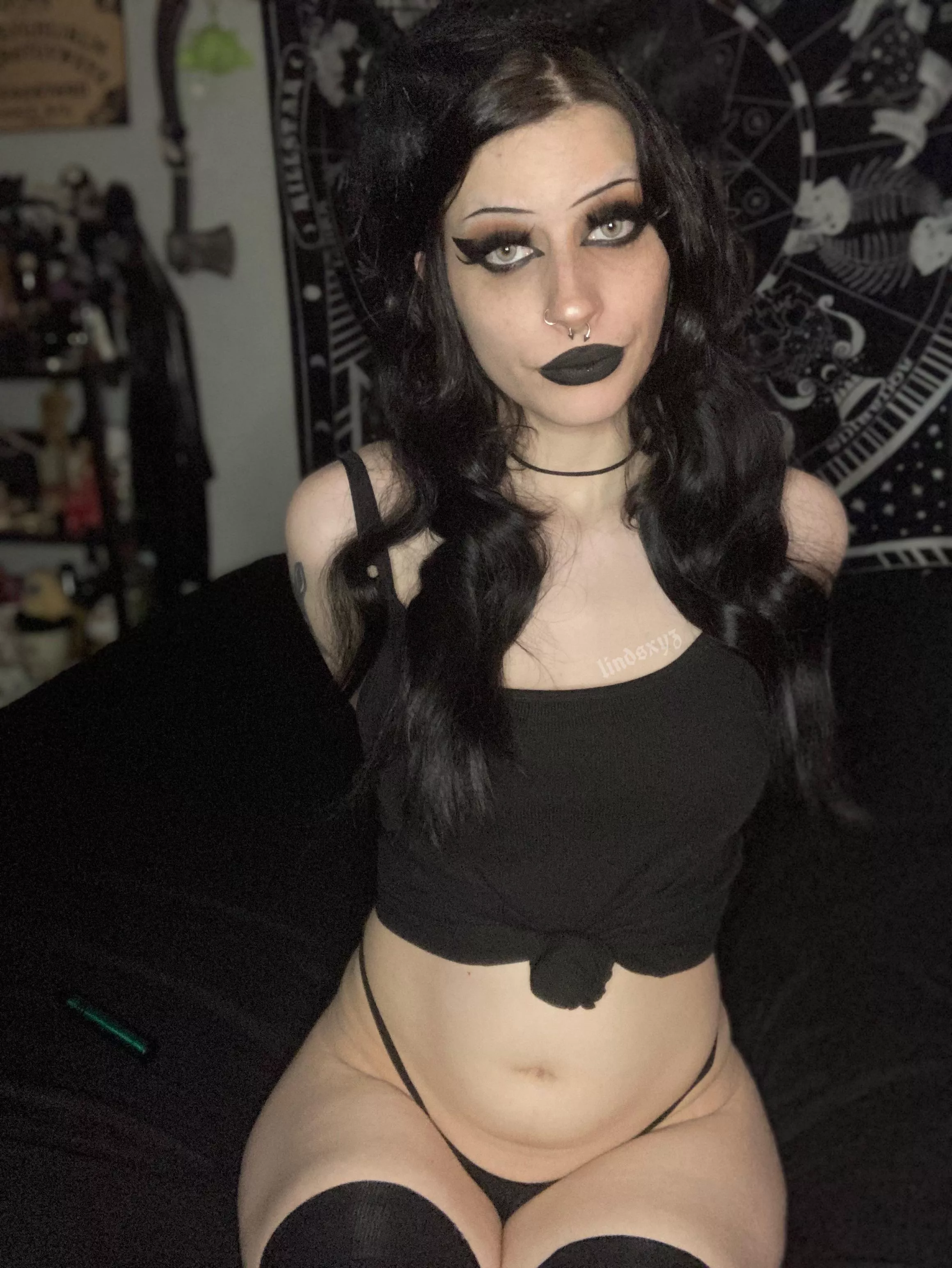 I may look sweet but I’m thinking about crushing your balls right now:) [domme][oc]