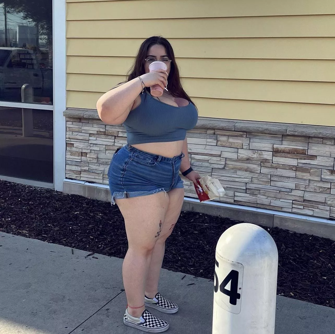 I’m so thick I love my body shape!!! My ass is fat