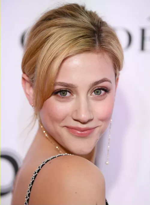Lili Reinhart