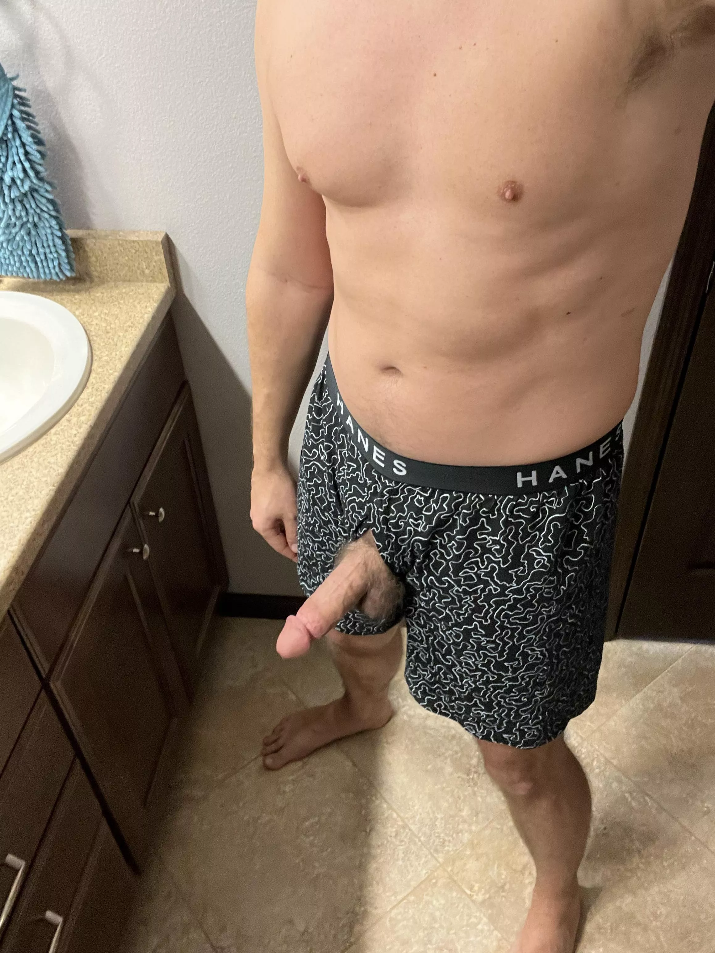Looking for Snapchat groups and long term bros. Must be of equal build or more fit. Prefer other tops. Pm pic for Snapchat