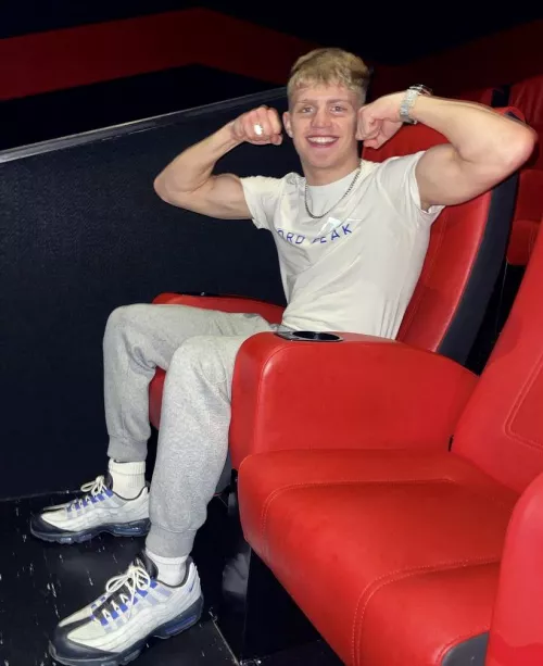 Proper scally looking for sub's to please me - who's up for it?