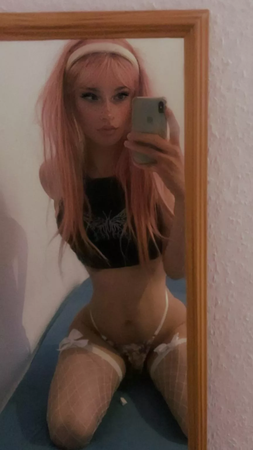 Small waist, fat ass😘