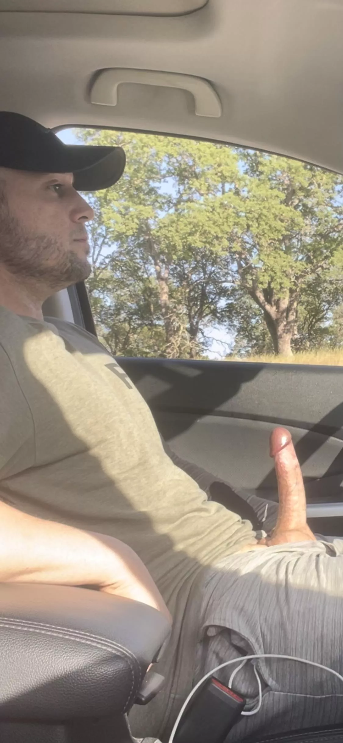 Sometimes I gotta let her out for some air on these long drives 🤙