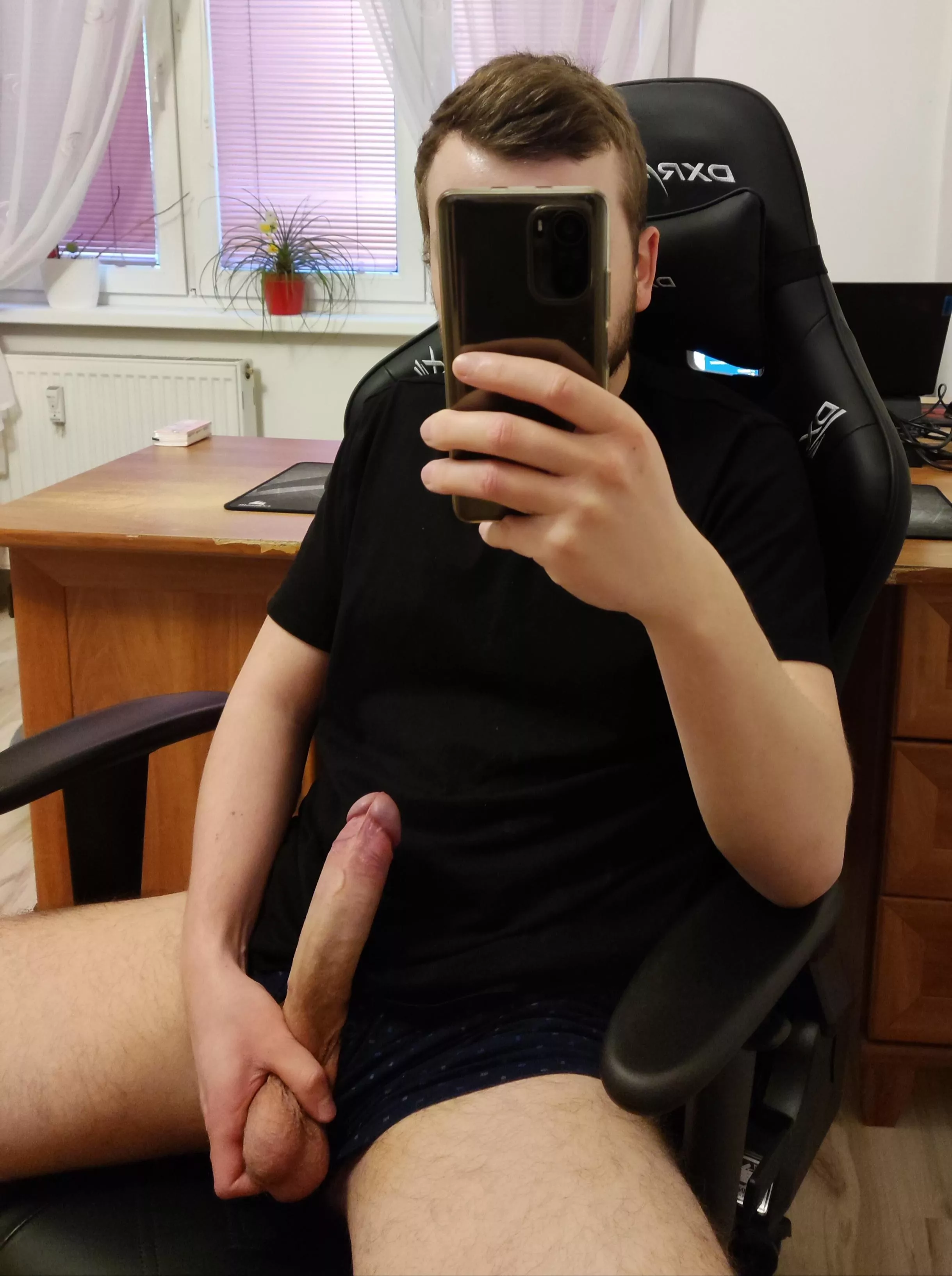 Suck it while i'm playing games 😋