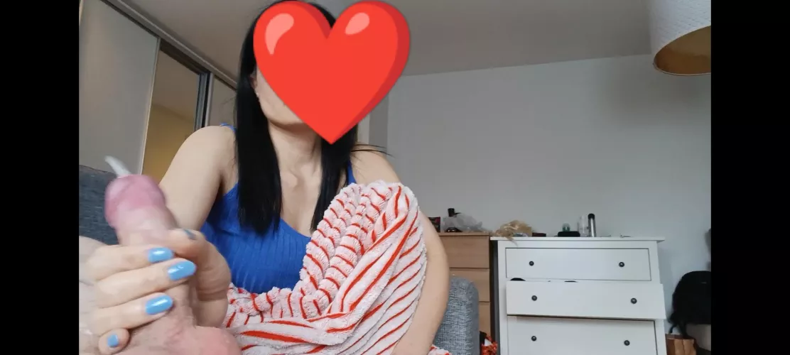 Thai mom giving handjob for young Finnish boy💦