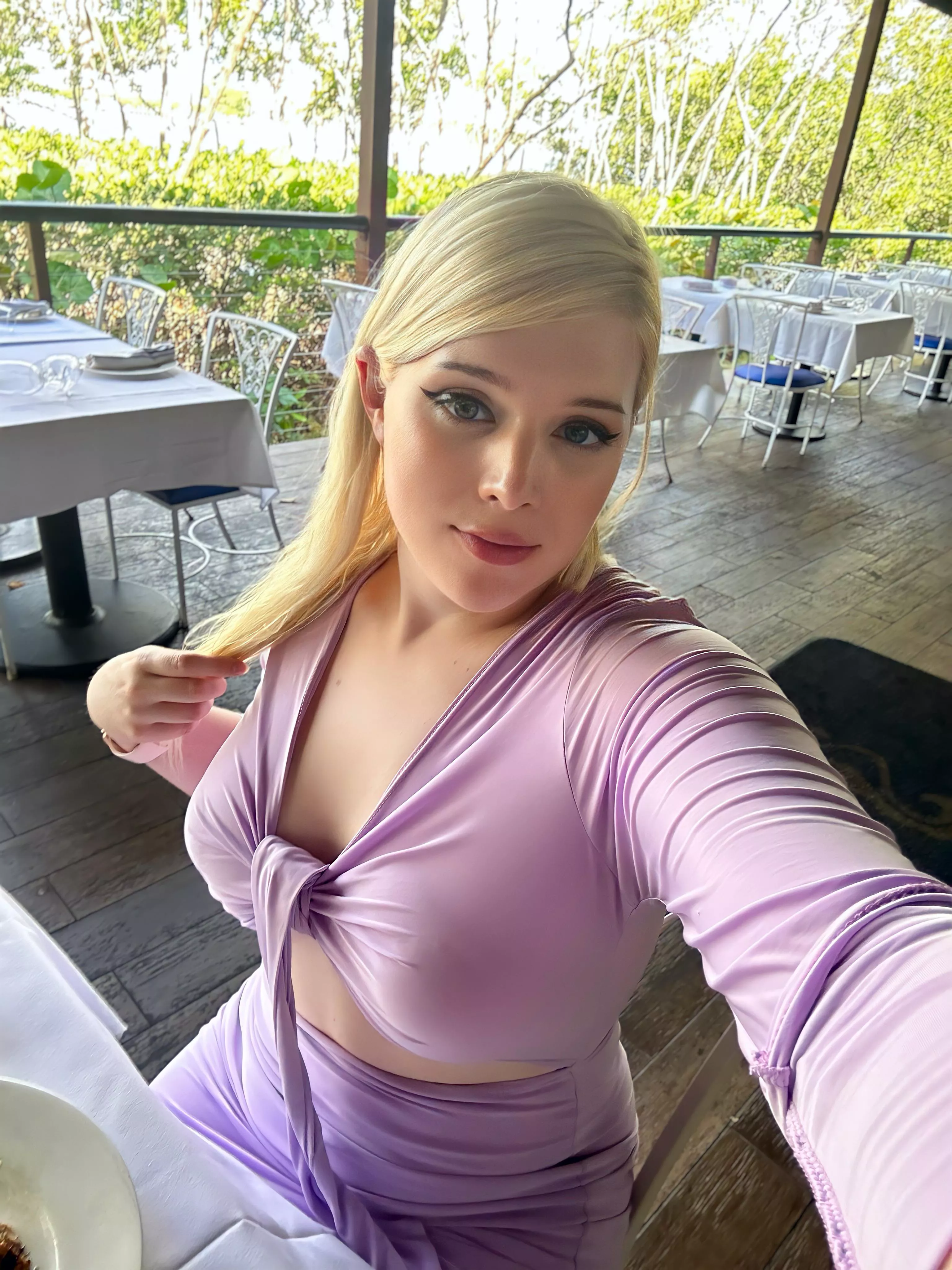 Thicc femboy hard at work to stay thicc 😋