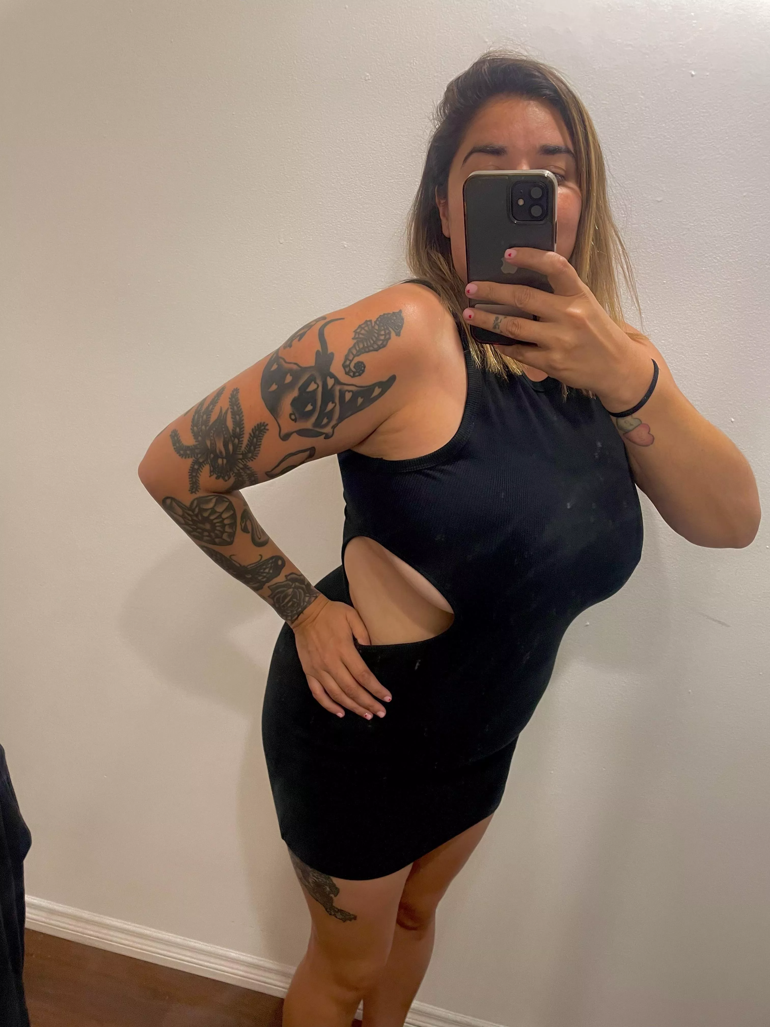 This dress wasn’t made for girls with huge boobs…