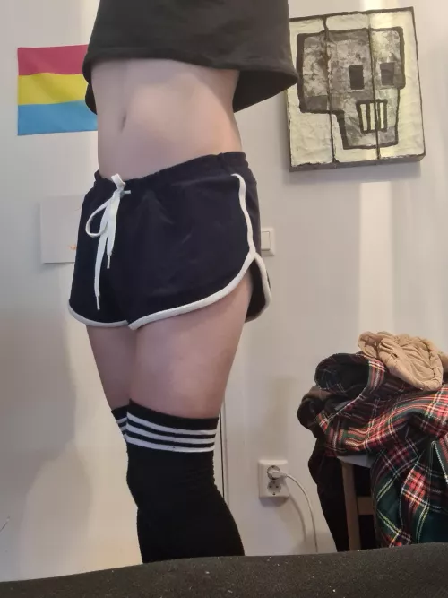 Thought these pants were cute :3