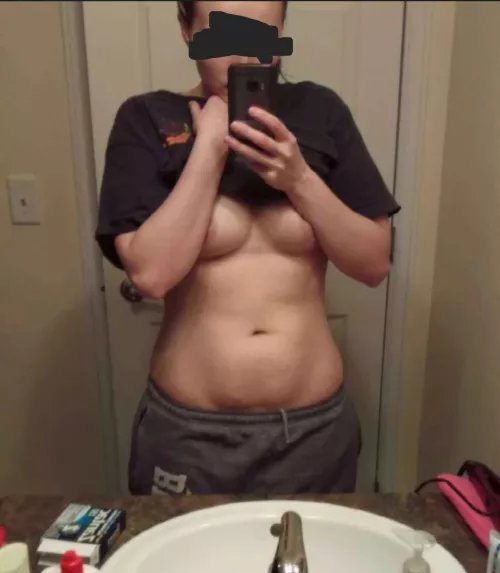 Update! Wife (26) is 10 weeks tomorrow. Got sent one of the only sexy pics iv gotten since she's been with her bull. Can definitely tell her body is changing! Going on 11 weeks pussy free and everyone is doing good