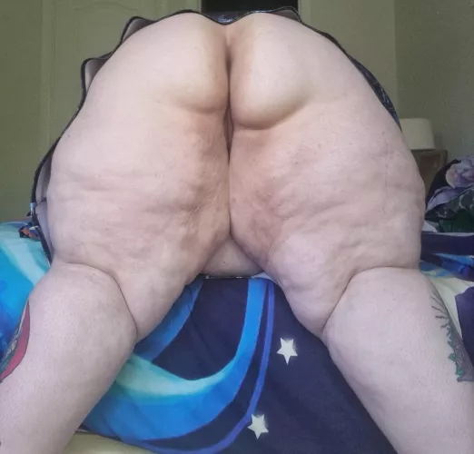 Who wants to spread my cheeks?