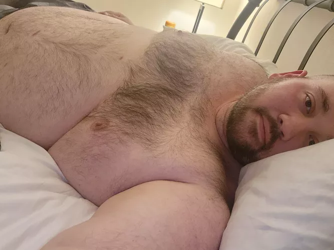 Would love some company in bed from one if you beautiful ladies