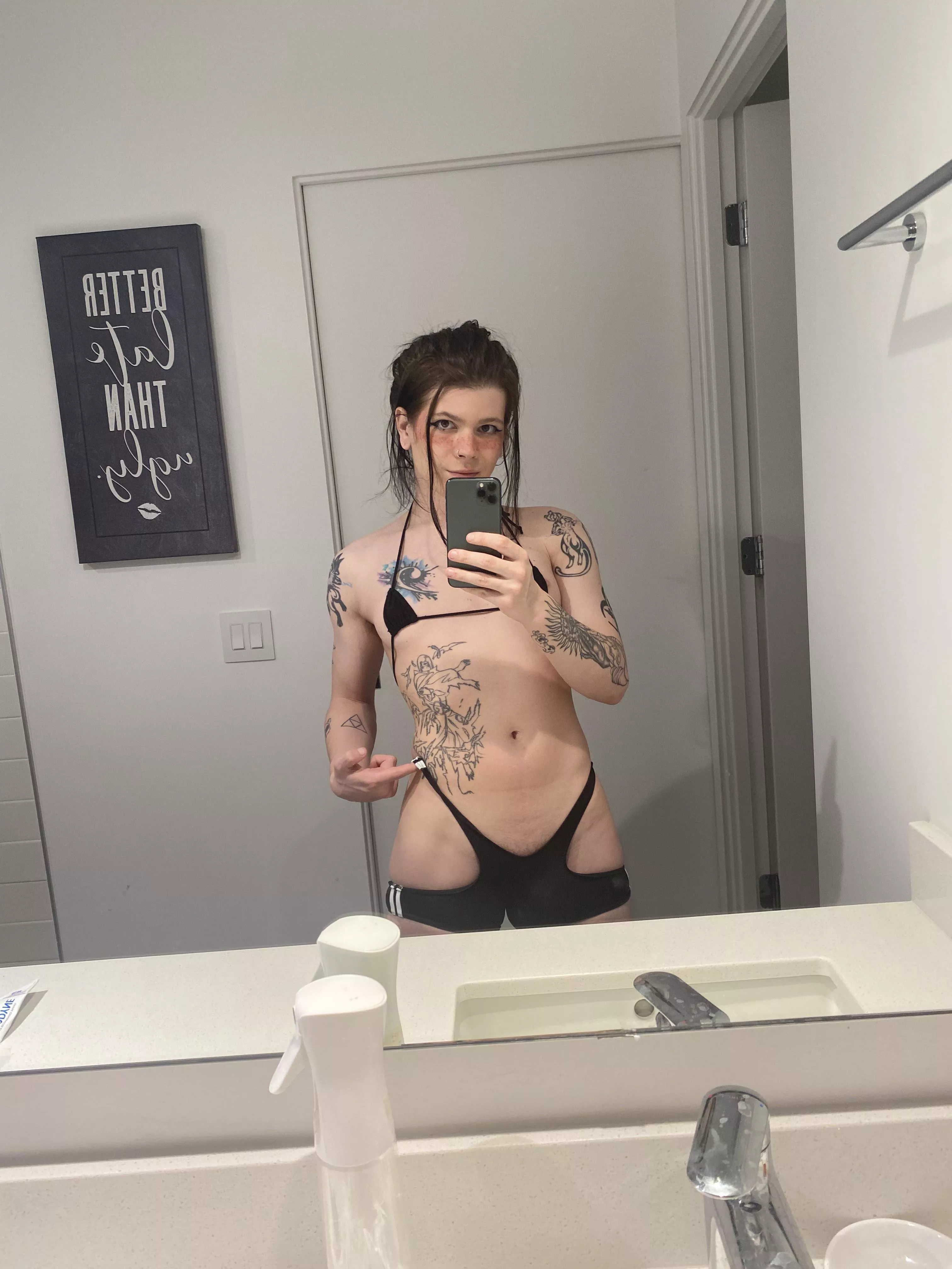 Would u help me take this off ><