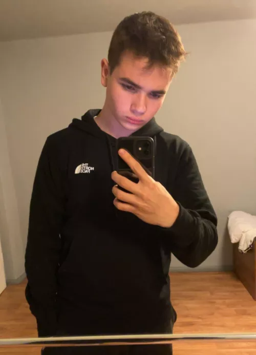 18 bottom looking for longterm relationship