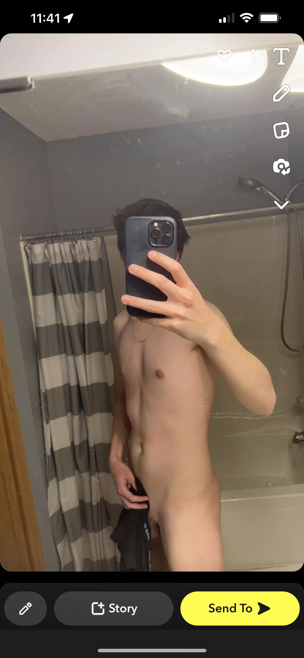 18 looking for other fit guys hmu loganb_0609 6’ slim fit, looking for other fit bros, dads, jocks, chill dudes